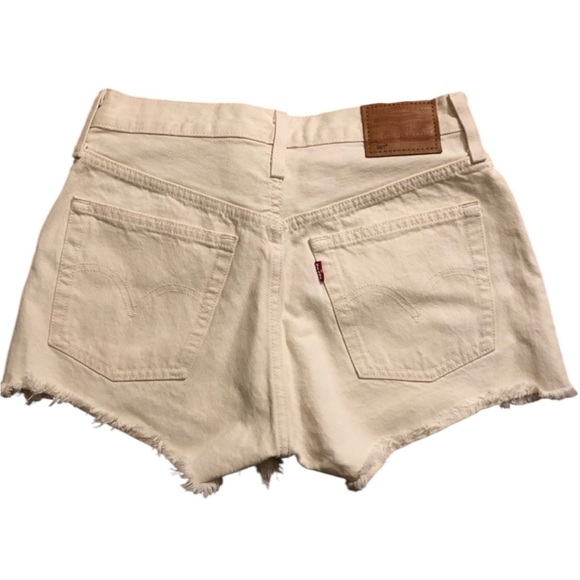 Levi's Off-White Cream Ivory 501 Cutoff Denim Jean Shorts size 26 - Picture 2 of 9